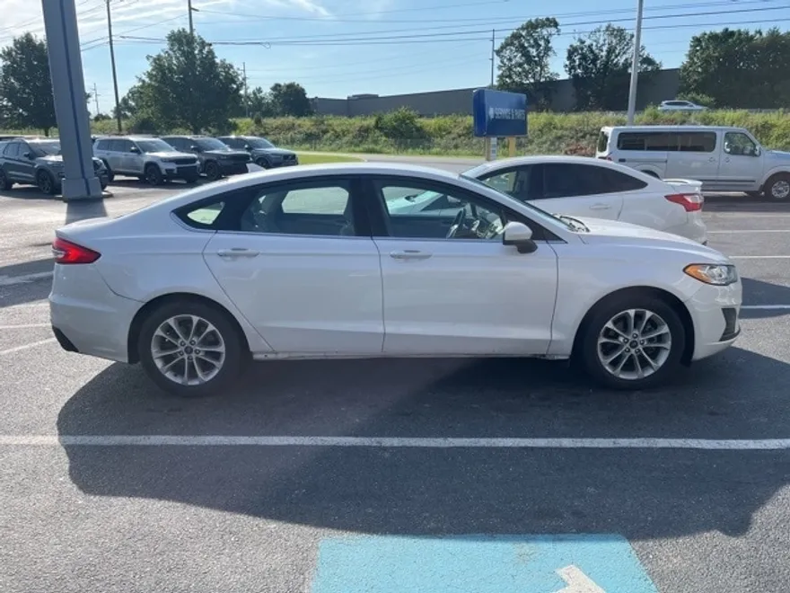 2020 Ford Fusion SE photo 1