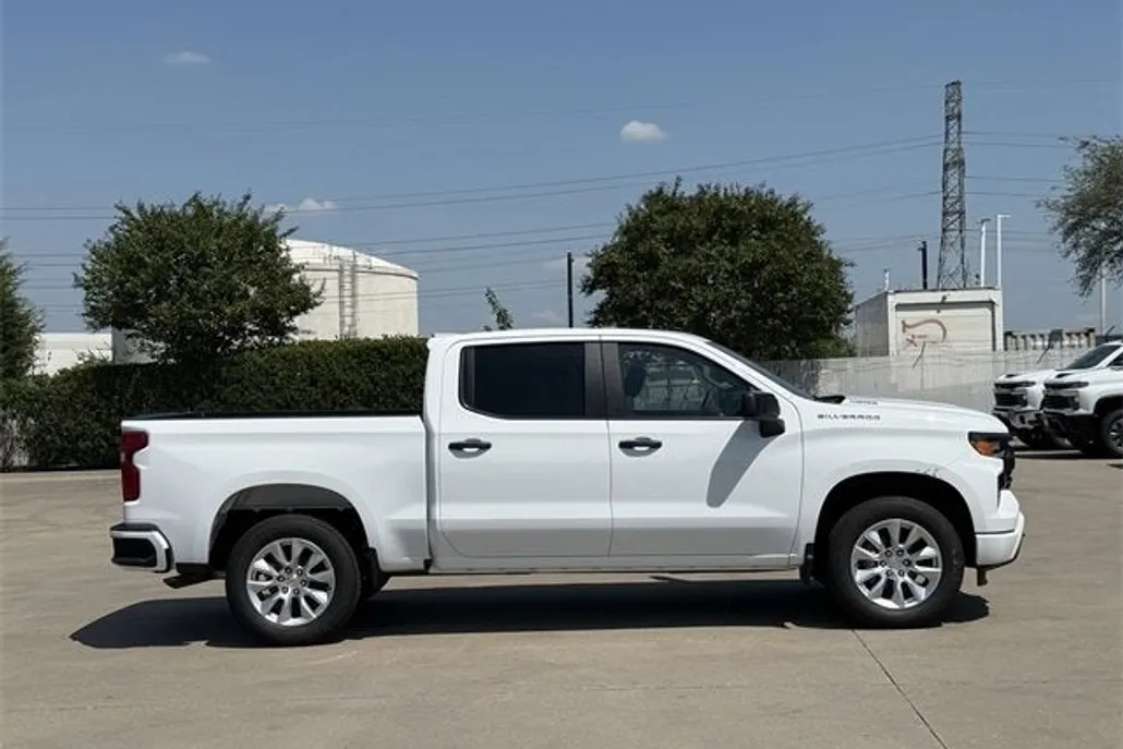 2026 Chevrolet Silverado 1500 Custom photo 1