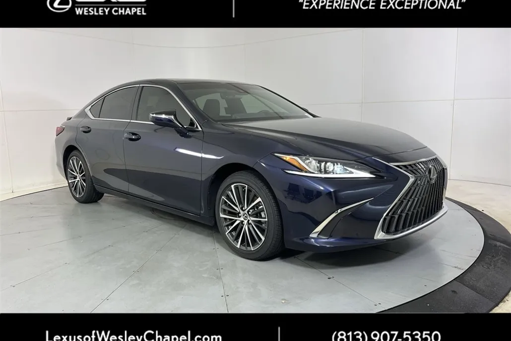 2025 Lexus ES 300h photo 1