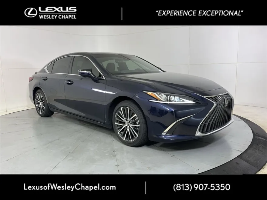 2025 Lexus ES 300h photo 1