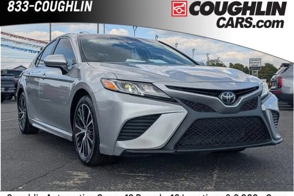 2019 Toyota Camry LE photo 1