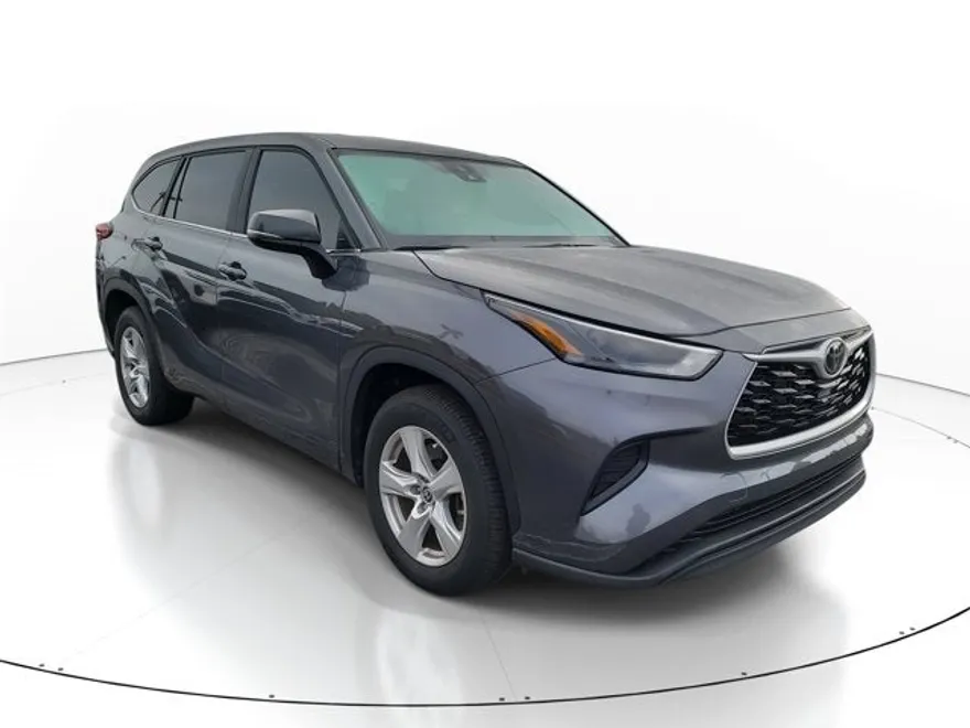 2023 Toyota Highlander L photo 1