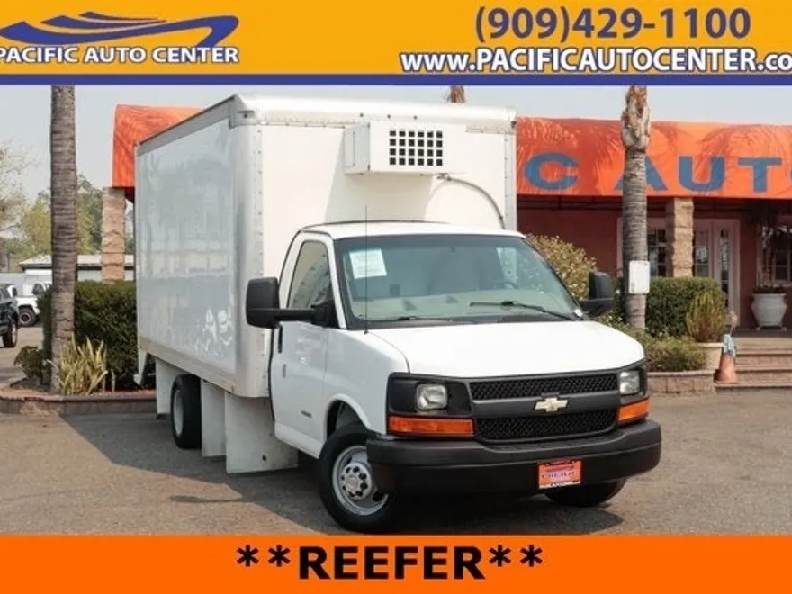 2015 Chevrolet Express Base photo 1