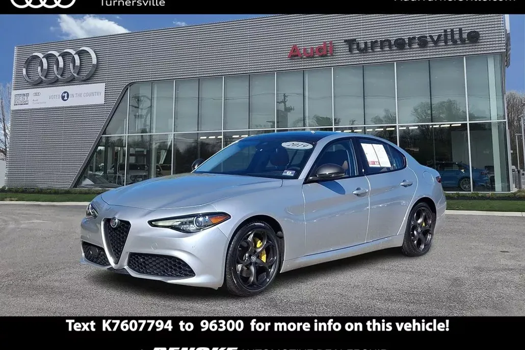 2019 Alfa Romeo Giulia Ti Sport photo 1