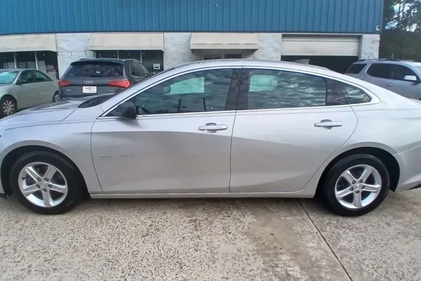 2019 Chevrolet Malibu LS photo 1