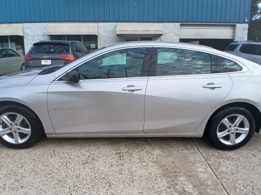 2019 Chevrolet Malibu LS photo 1