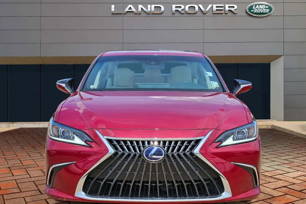 2022 Lexus ES 300h photo 1