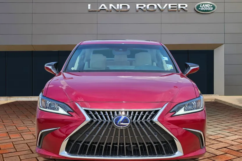 2022 Lexus ES 300h photo 1