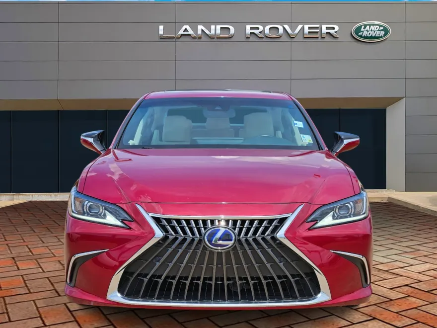 2022 Lexus ES 300h photo 1