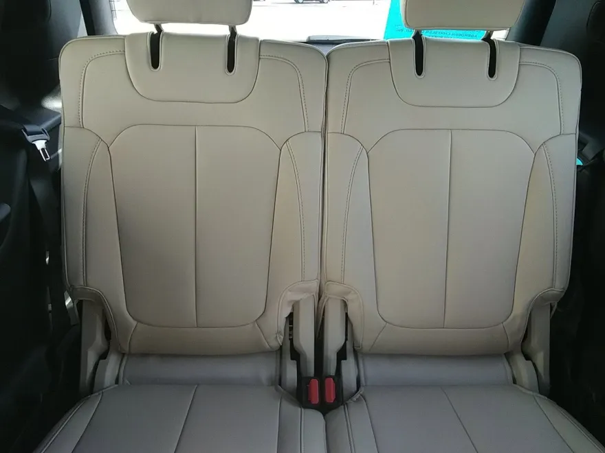 2025 Jeep Grand Cherokee L photo 1