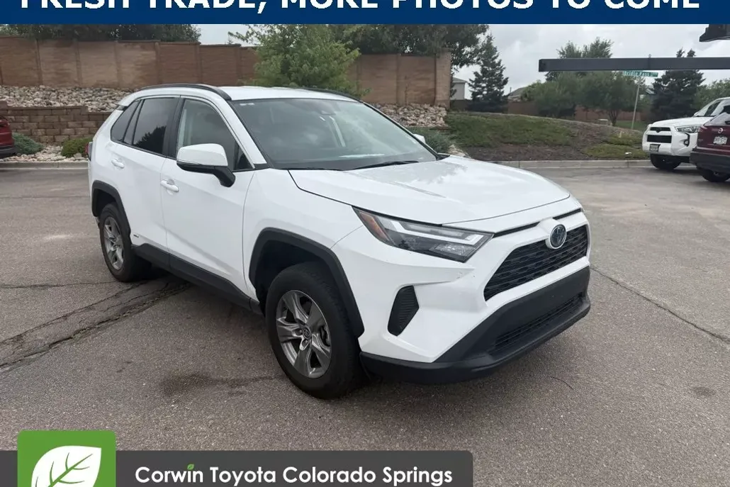 2024 Toyota RAV4 Hybrid XLE photo 1