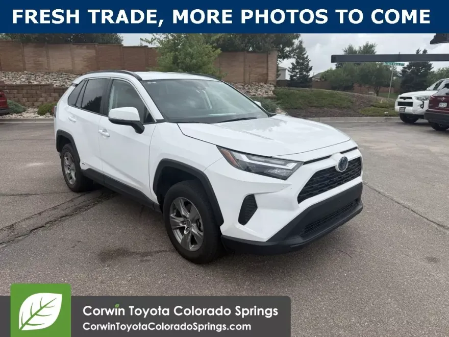 2024 Toyota RAV4 Hybrid XLE photo 1