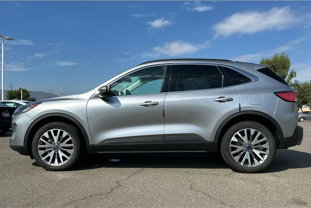 2021 Ford Escape Titanium photo 1