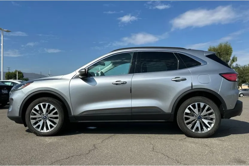 2021 Ford Escape Titanium photo 1