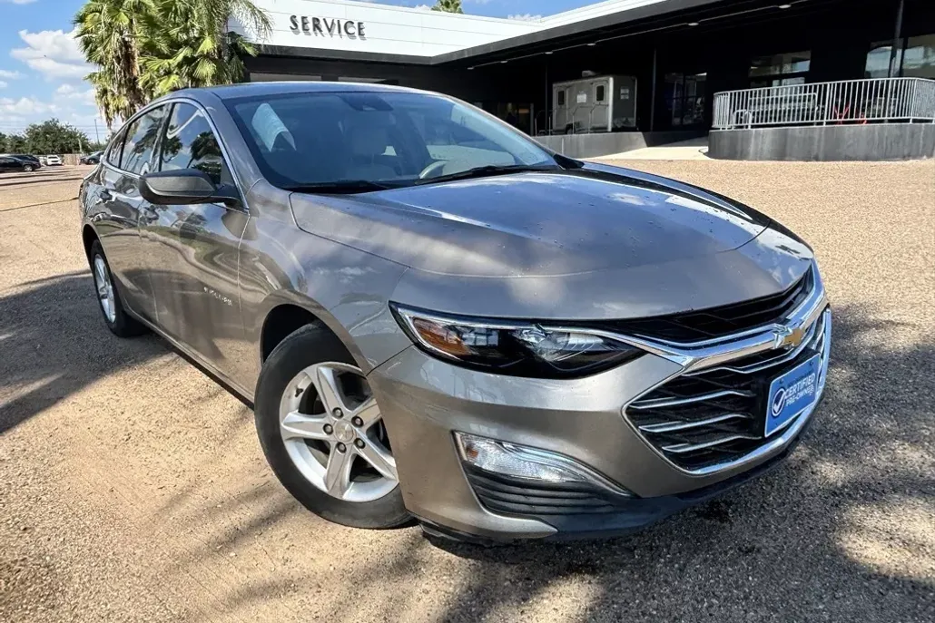 2023 Chevrolet Malibu LS photo 1
