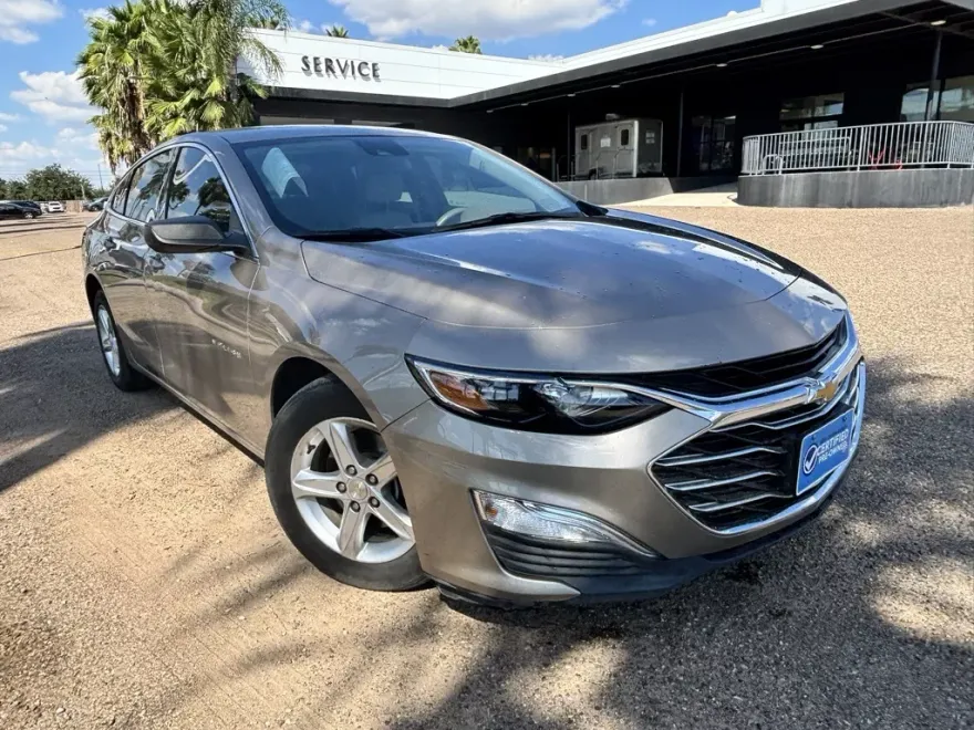 2023 Chevrolet Malibu LS photo 1