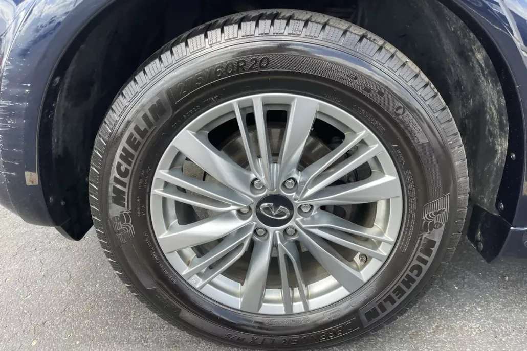 2020 Infiniti QX80 Luxe photo 1