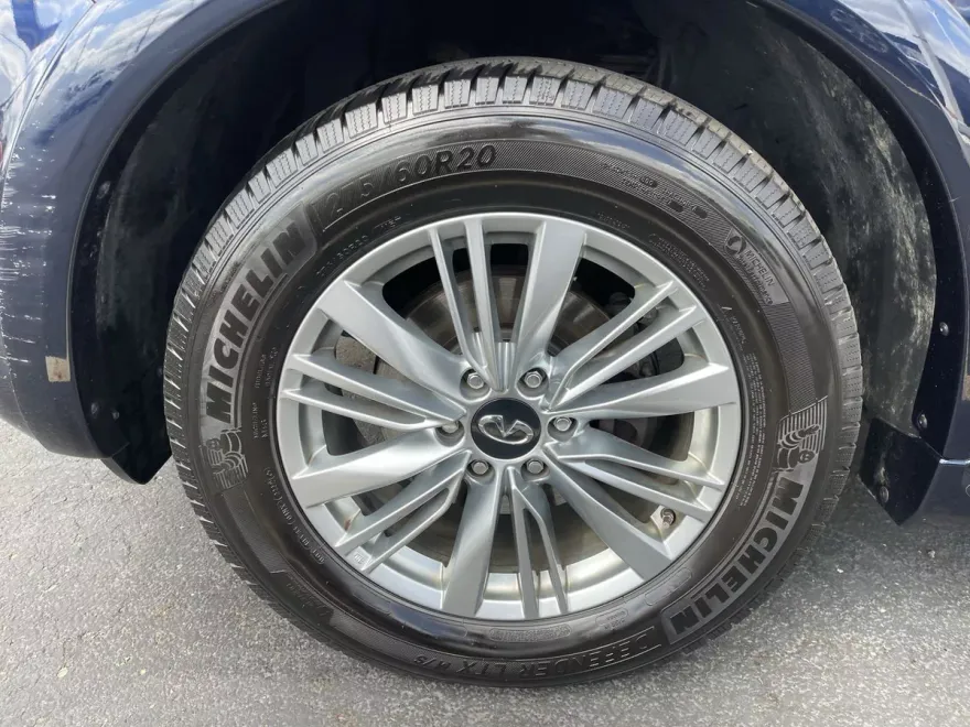 2020 Infiniti QX80 Luxe photo 1