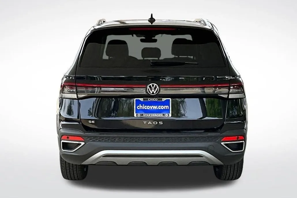 2025 Volkswagen Taos SE photo 1