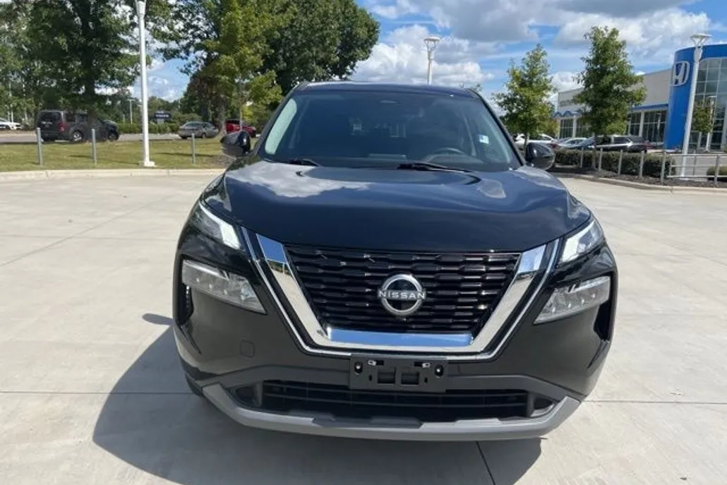 2022 Nissan Rogue SV photo 1