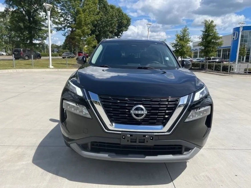 2022 Nissan Rogue SV photo 1