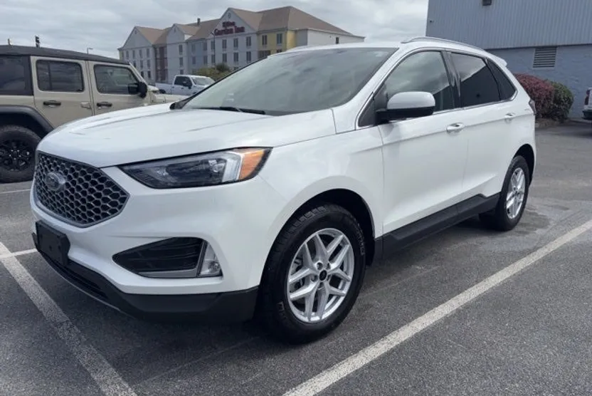 2023 Ford Edge SEL photo 1