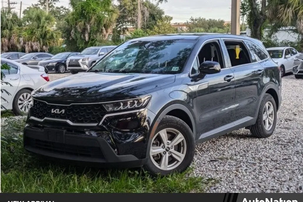 2023 Kia Sorento LX photo 1