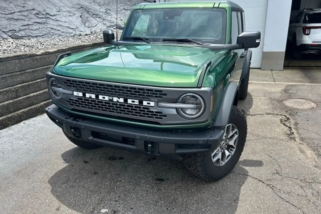 2024 Ford Bronco Badlands photo 1