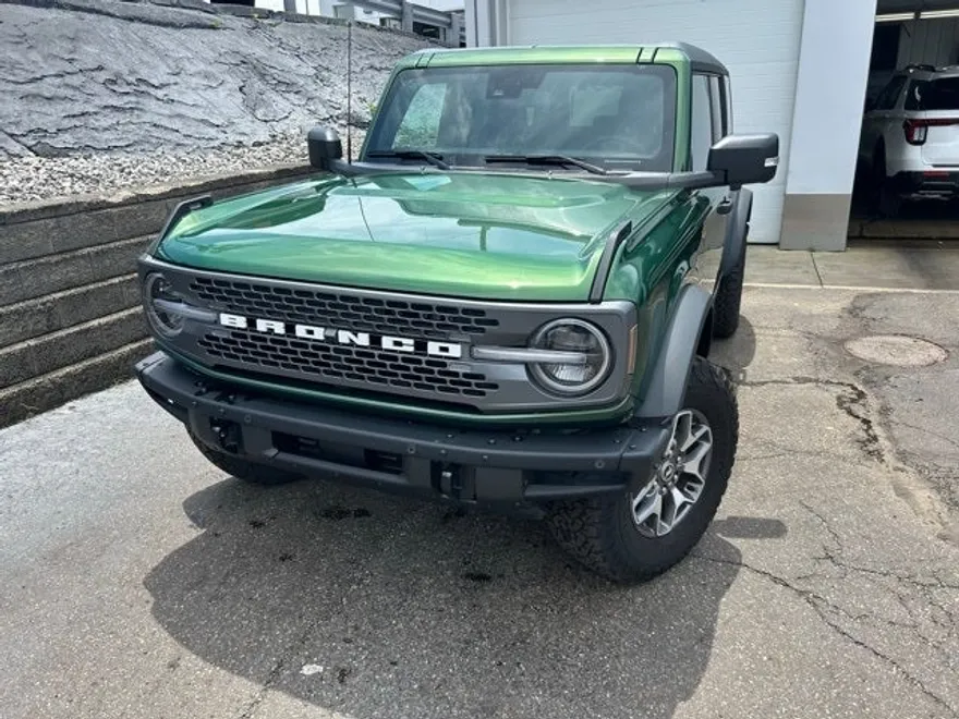2024 Ford Bronco Badlands photo 1