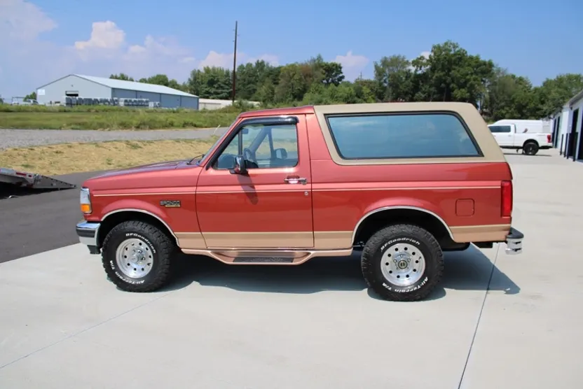 1995 Ford Bronco photo 1
