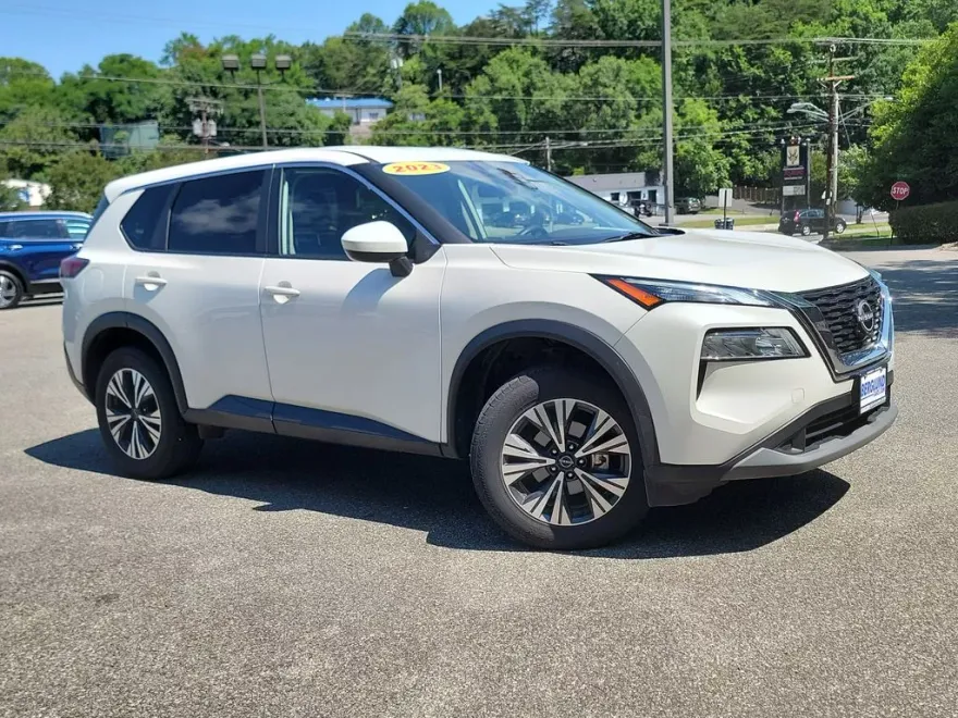 2023 Nissan Rogue SV photo 2