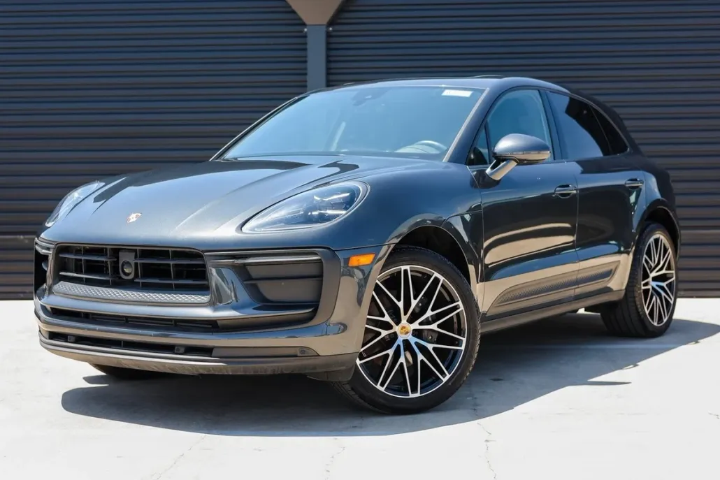 2024 Porsche Macan T photo 1