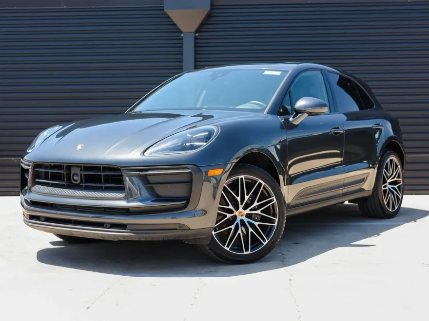 2024 Porsche Macan T photo 1