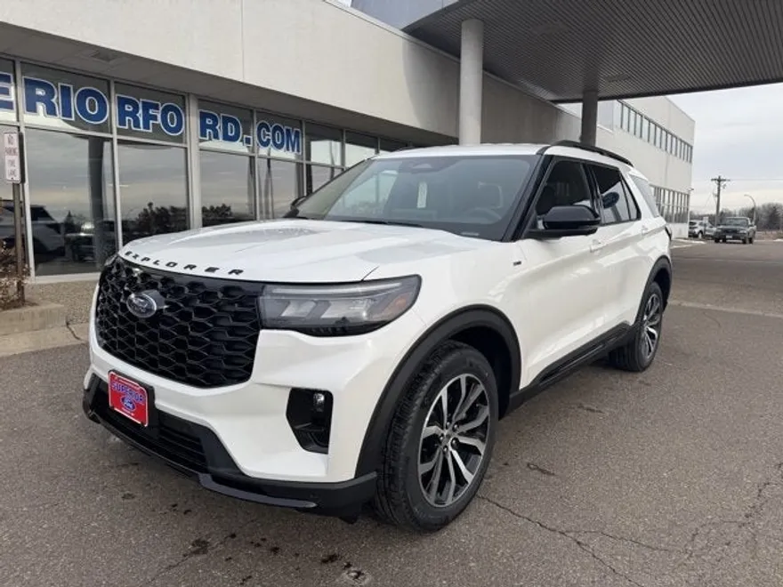 2025 Ford Explorer ST-Line photo 1