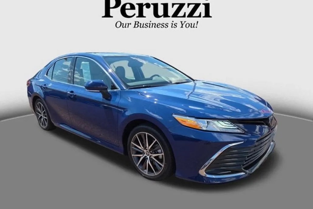 2023 Toyota Camry Hybrid XLE photo 1