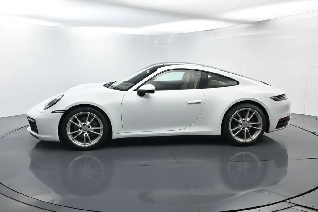 2022 Porsche 911 4 photo 1