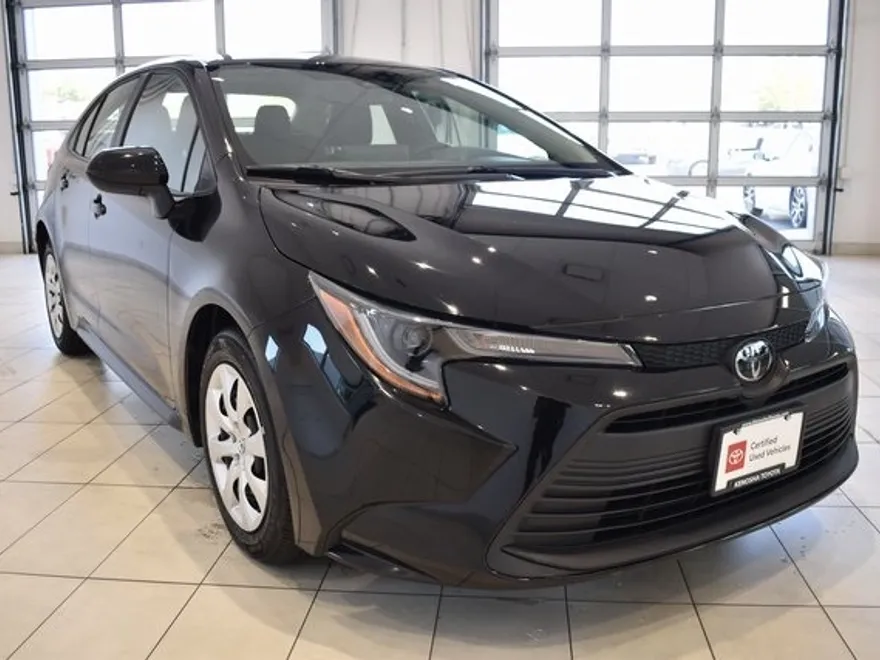 2024 Toyota Corolla LE photo 1