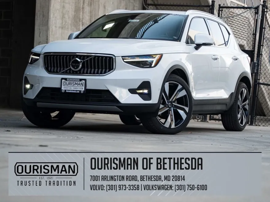 2025 Volvo XC40 Plus photo 1