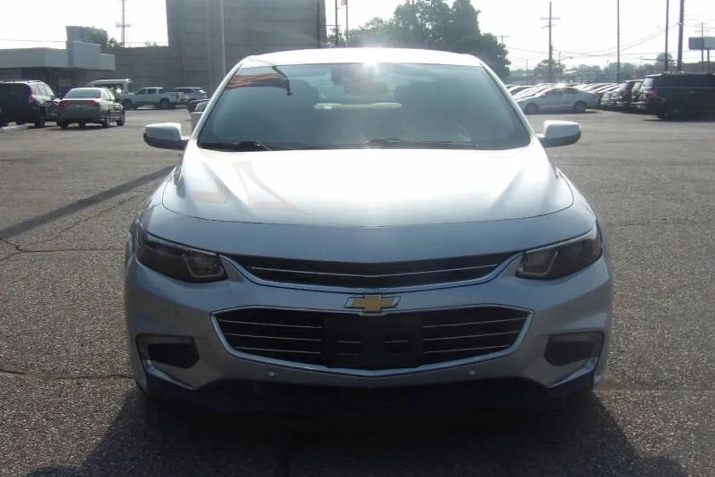 2018 Chevrolet Malibu Hybrid photo 1