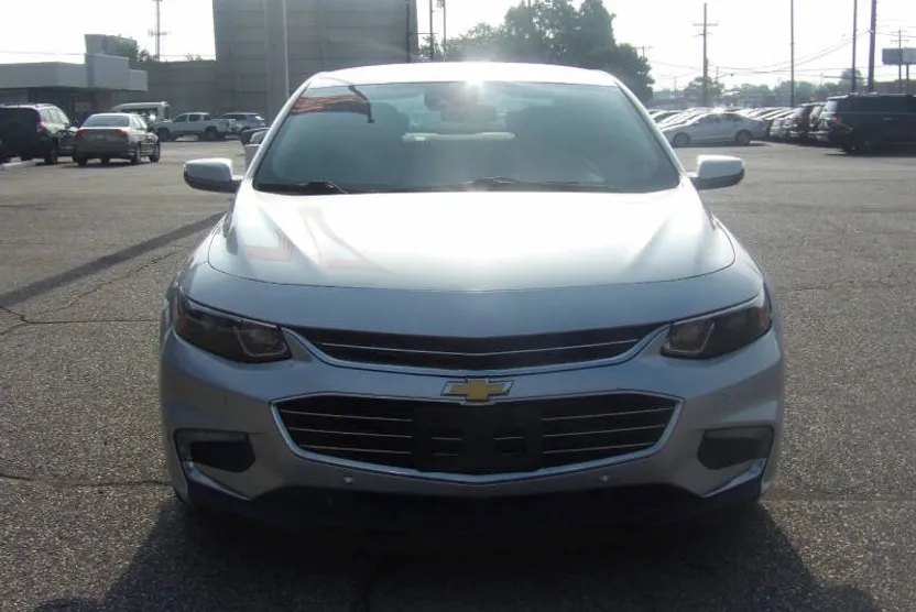 2018 Chevrolet Malibu Hybrid photo 1