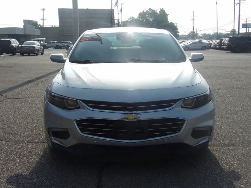 2018 Chevrolet Malibu Hybrid photo 1