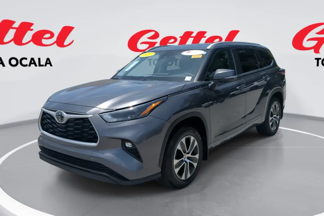 2023 Toyota Highlander XLE photo 1
