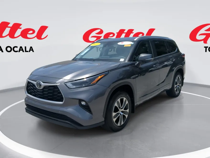 2023 Toyota Highlander XLE photo 1