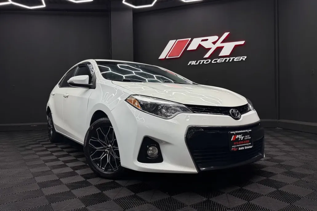 2014 Toyota Corolla S photo 1
