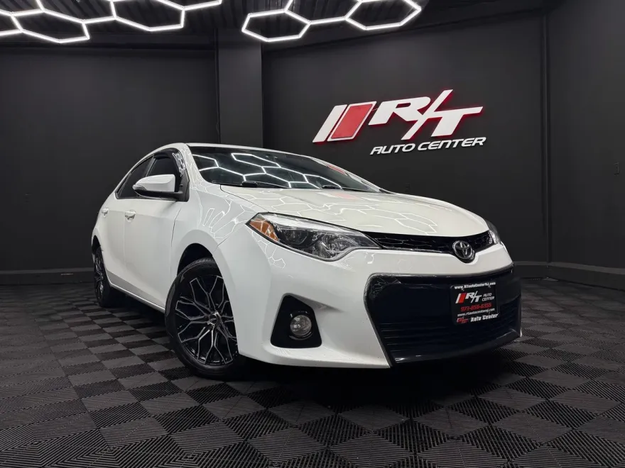 2014 Toyota Corolla S photo 1