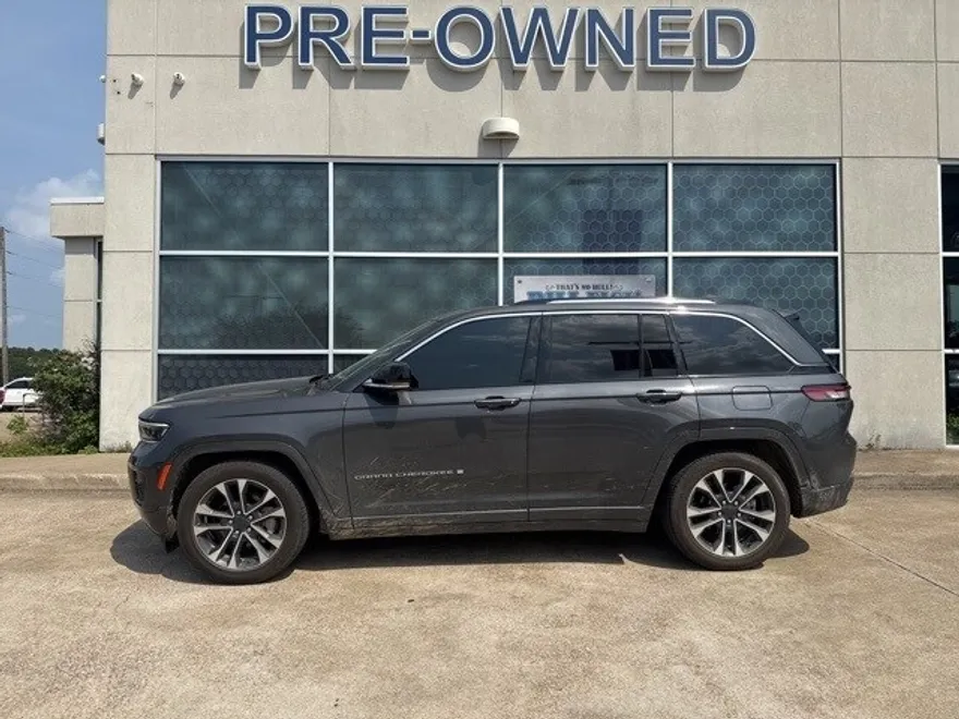 2022 Jeep Grand Cherokee Overland photo 1