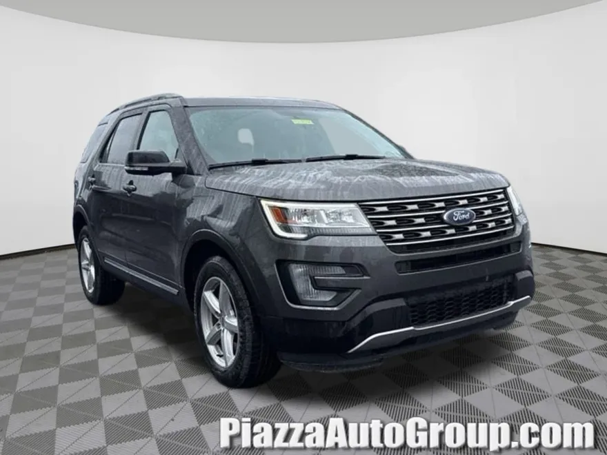 2017 Ford Explorer XLT photo 1