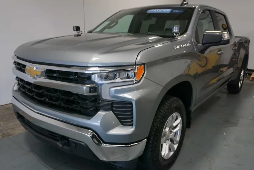 2025 Chevrolet Silverado 1500 LT photo 1