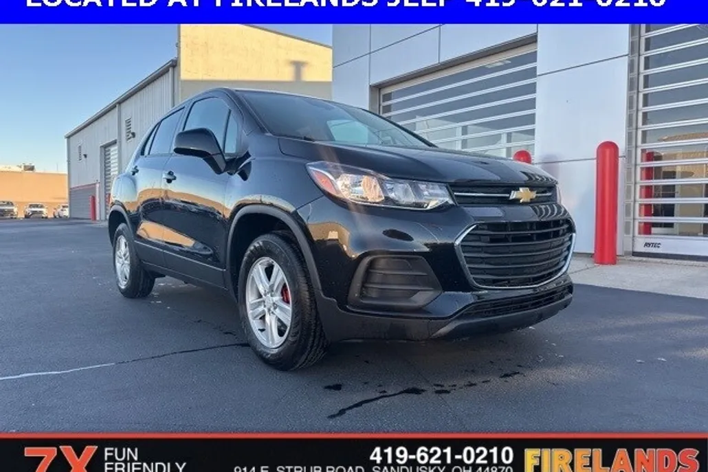 2022 Chevrolet Trax LS photo 1