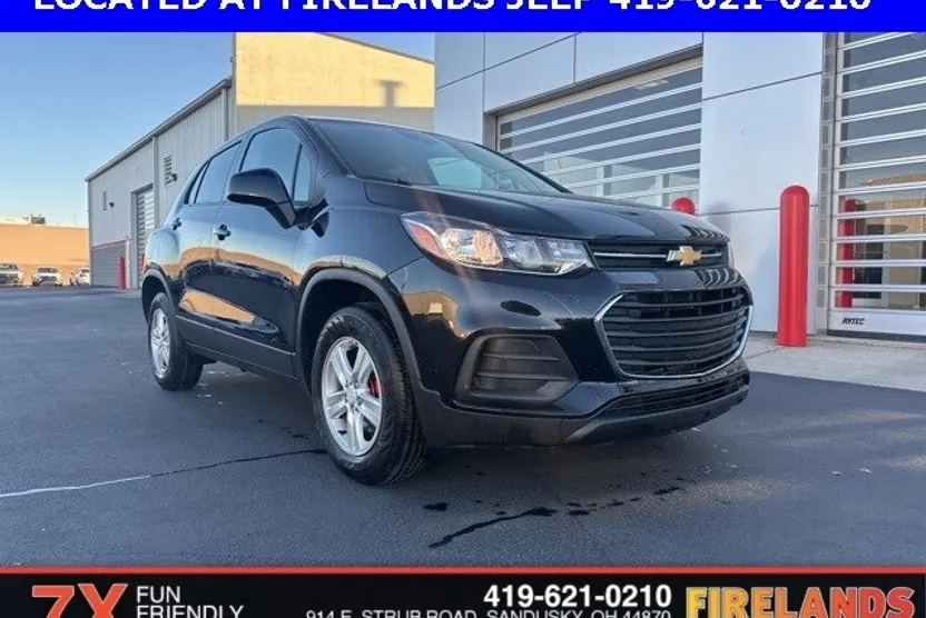 2022 Chevrolet Trax LS photo 1